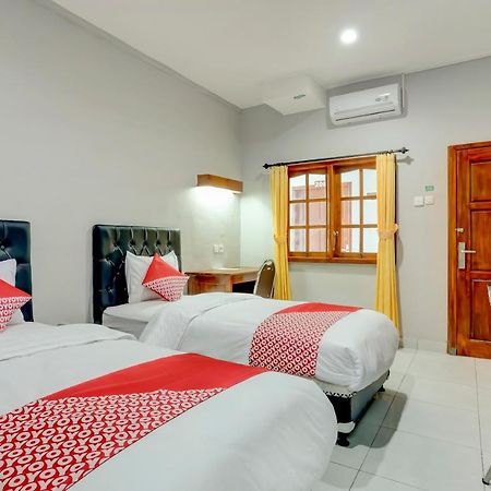Oyo 90089 Hotel Satria Syariah Denpasar Exteriör bild