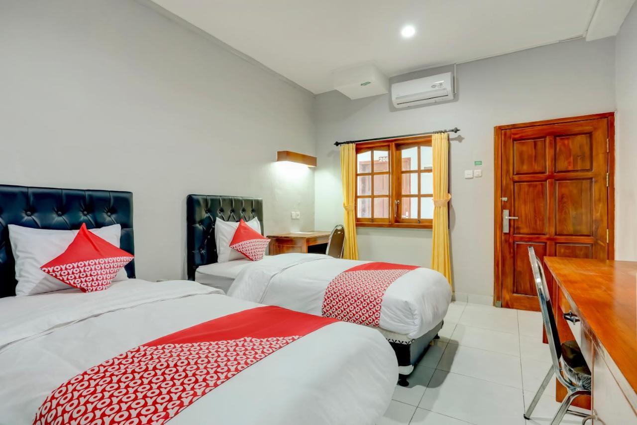 Oyo 90089 Hotel Satria Syariah Denpasar Exteriör bild