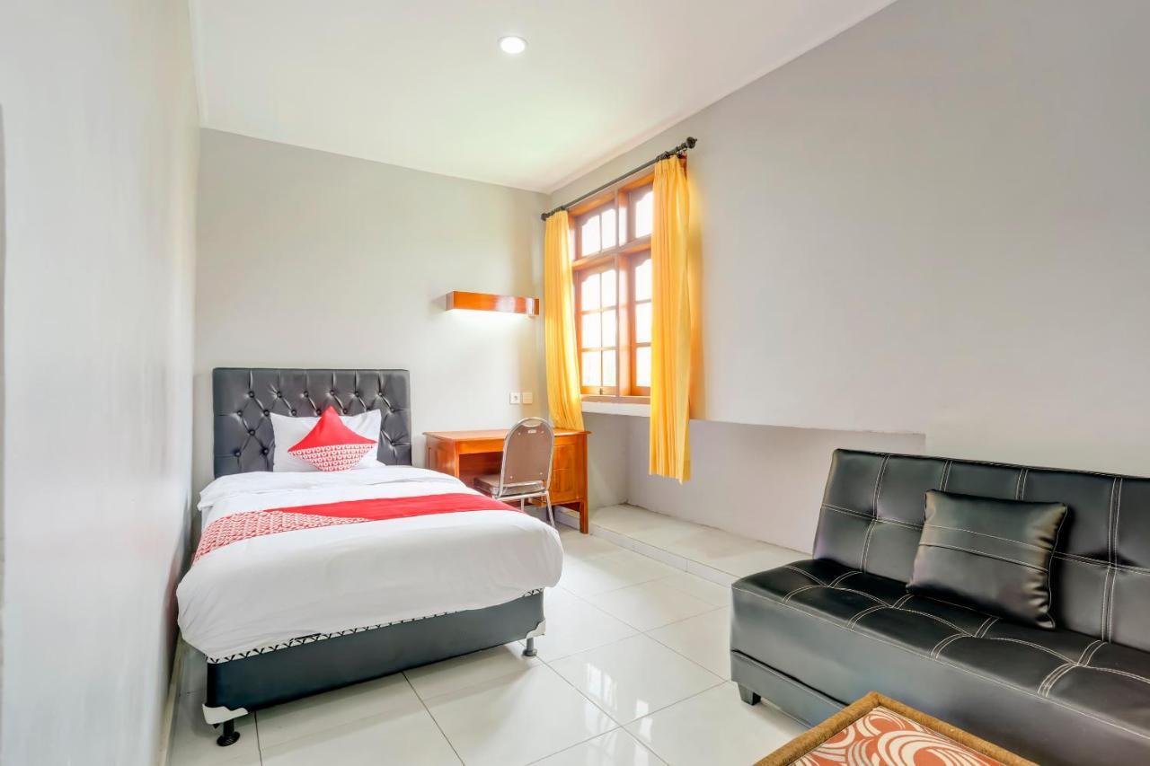 Oyo 90089 Hotel Satria Syariah Denpasar Exteriör bild
